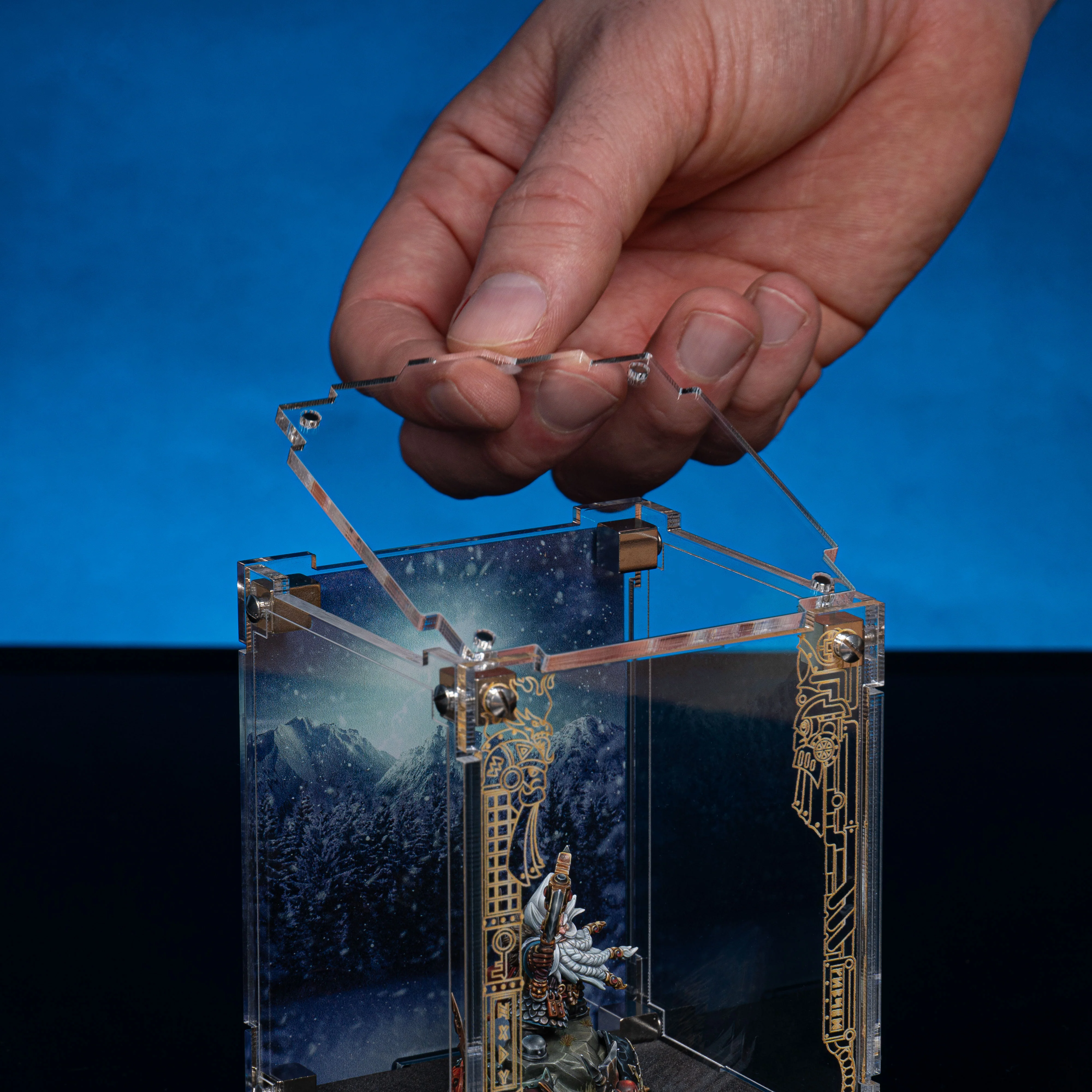 Limited Edition Display Case & Plaque for the Warhammer® Grombrindal Commemorative Anniversary Miniature - Image 12