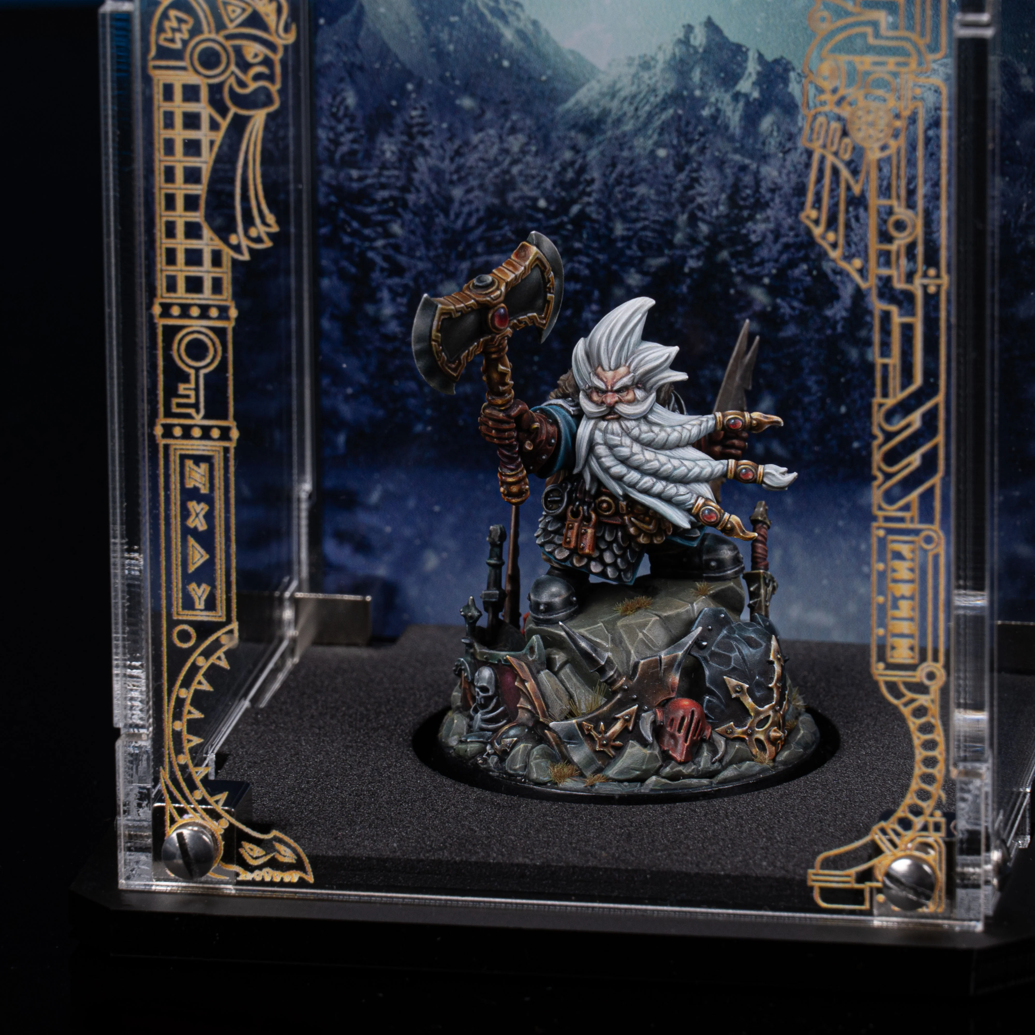 Limited Edition Display Case & Plaque for the Warhammer® Grombrindal Commemorative Anniversary Miniature - Image 9