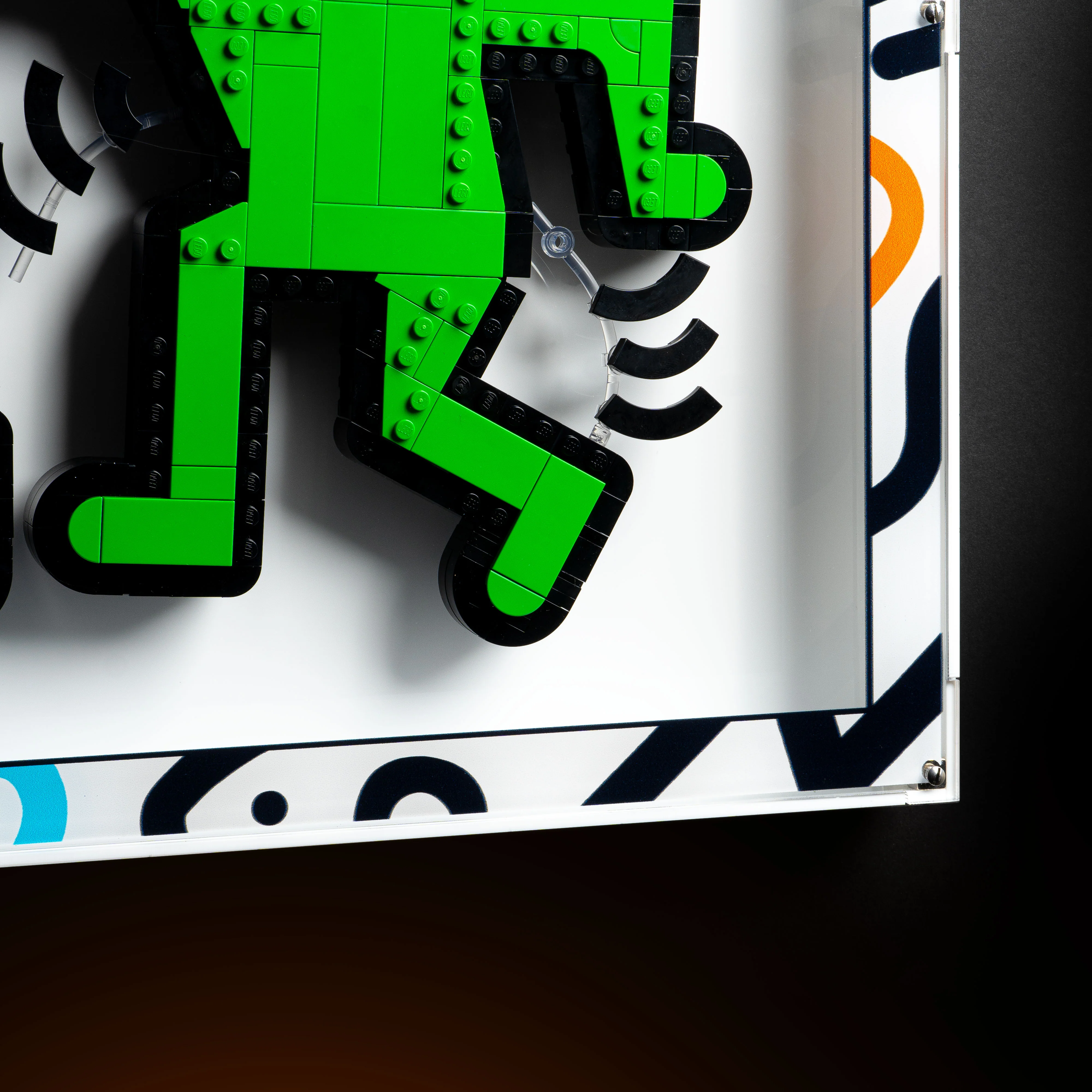 Limited Edition Wall Mounted Display Case for LEGO® Art: Keith Haring – Dancing Figures (31216) - Image 5