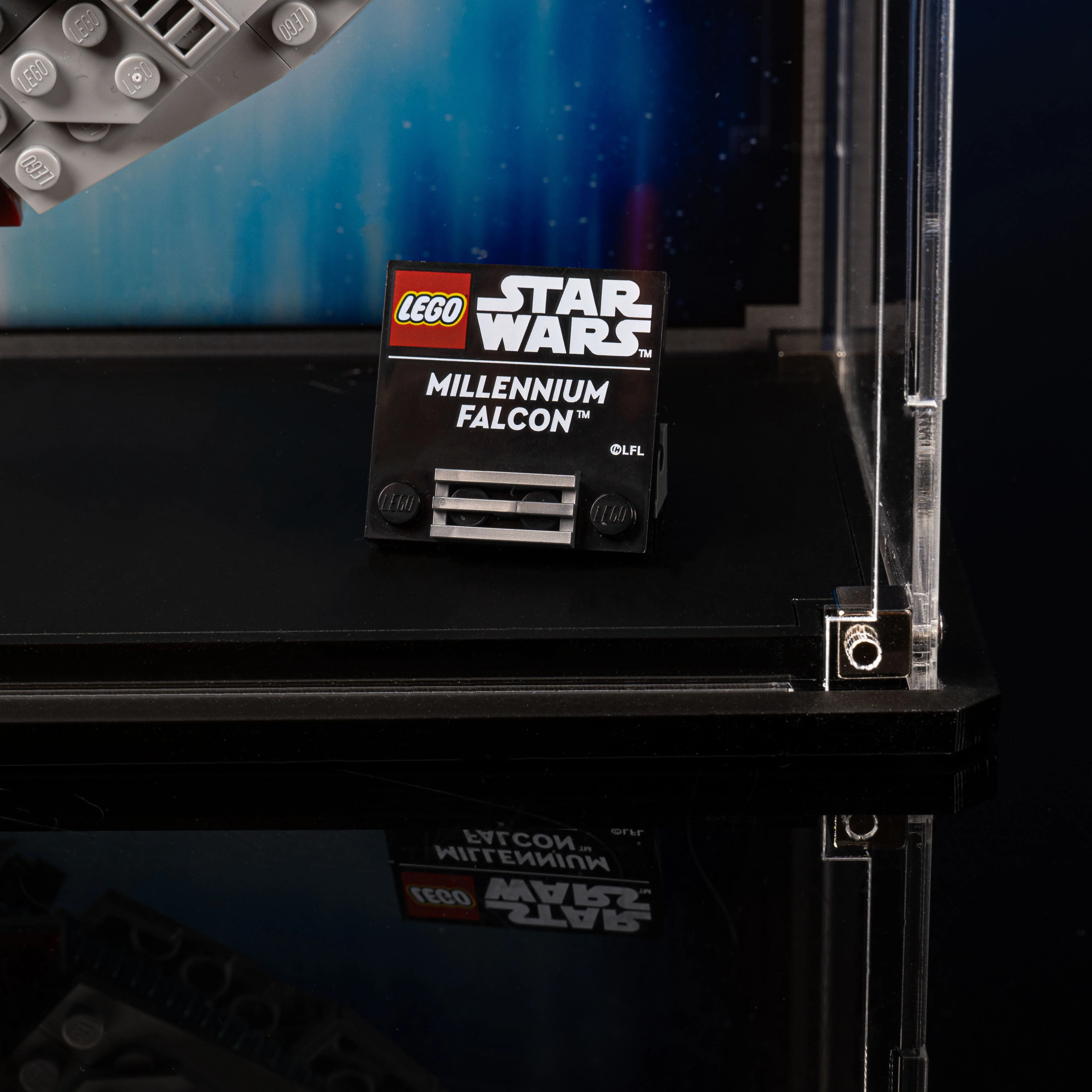 Limited Edition Vertical Display Case with Stand for LEGO® Star Wars™ Midi Scale Millennium Falcon™ (75375) - Image 6