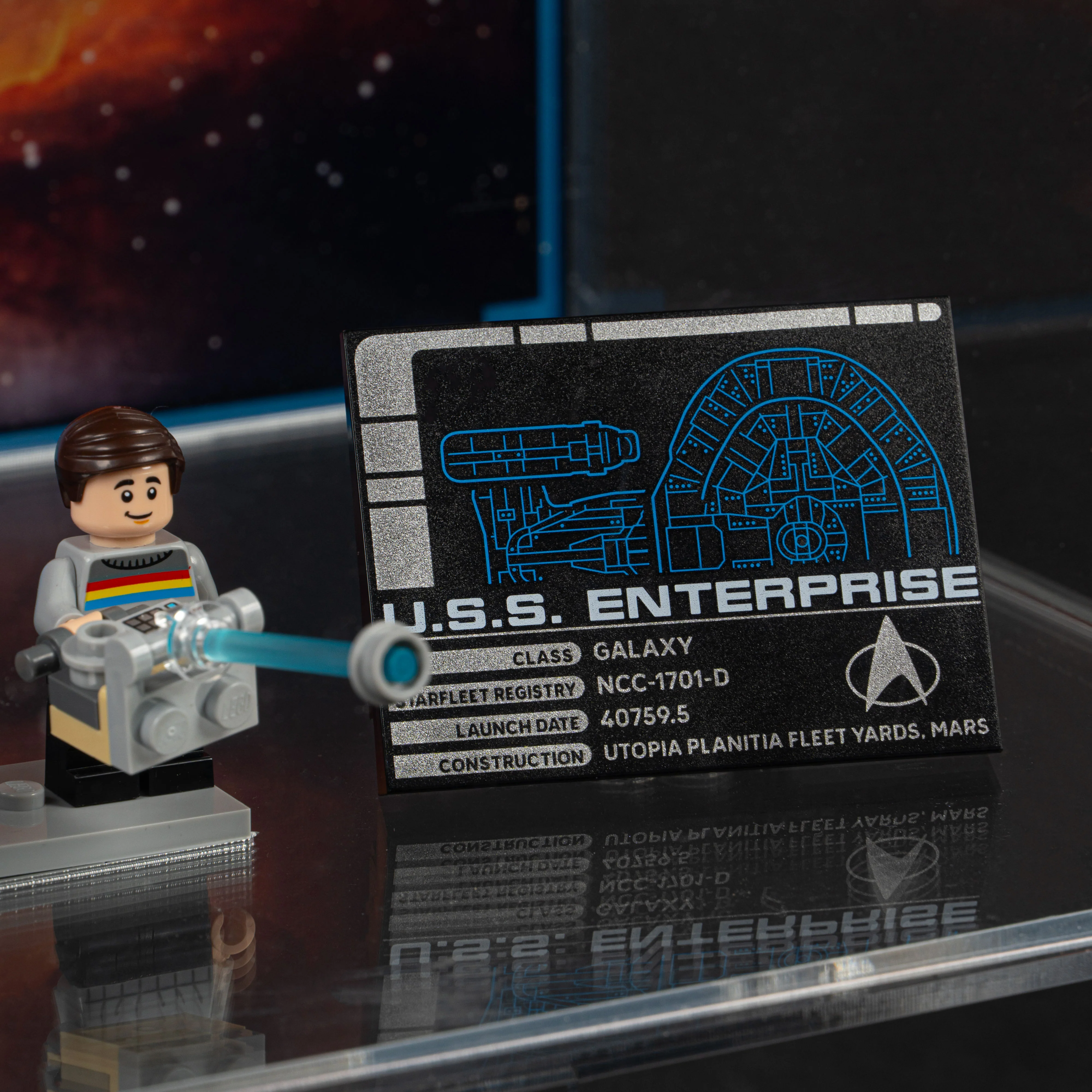 Limited Edition Wall Mounted Display Case for LEGO® Star Trek: U.S.S. Enterprise NCC-1701-D™ (10356) - Image 11