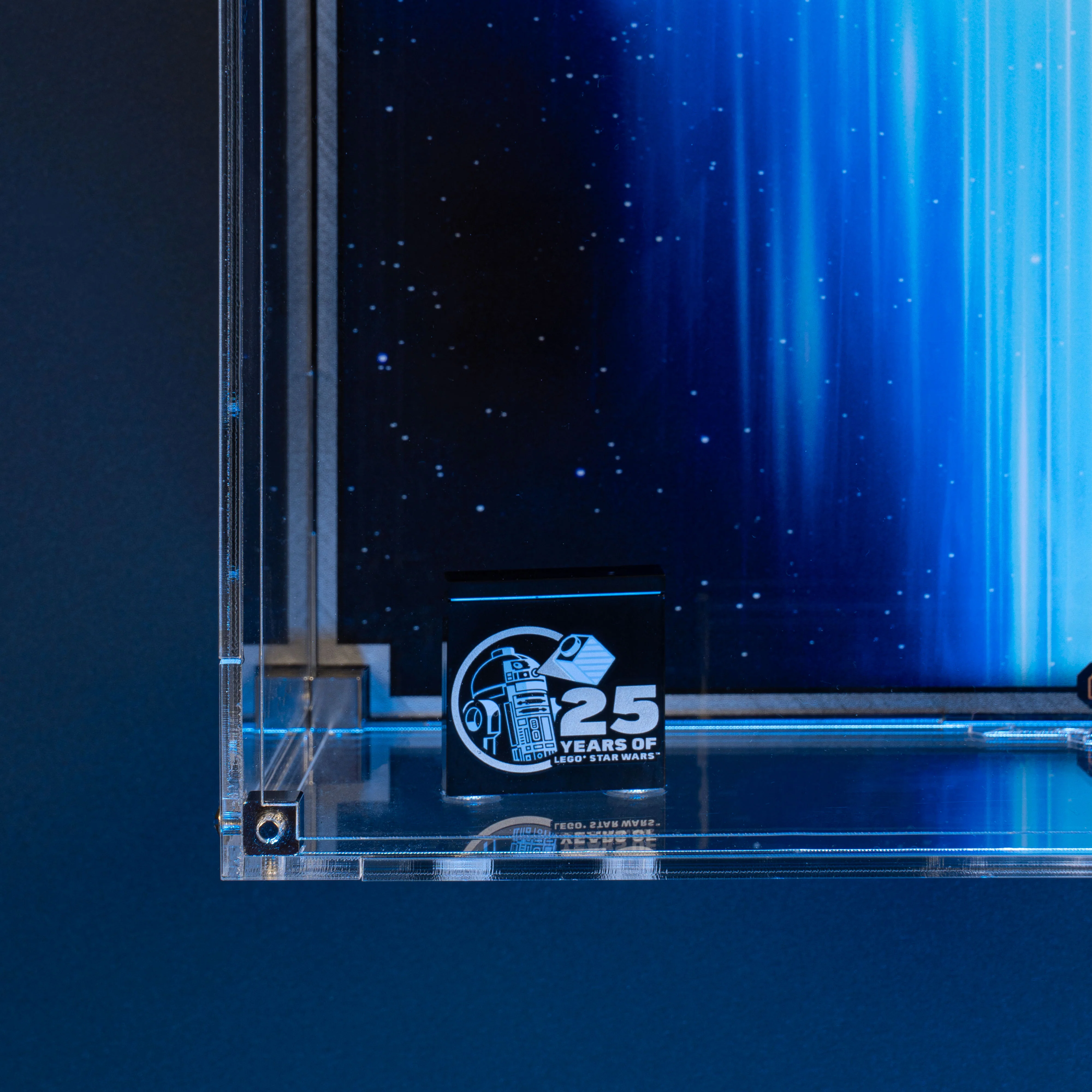 Limited Edition Wall Mounted Display Case for LEGO® Star Wars™ Midi Scale Millennium Falcon™ (75375) - Image 9