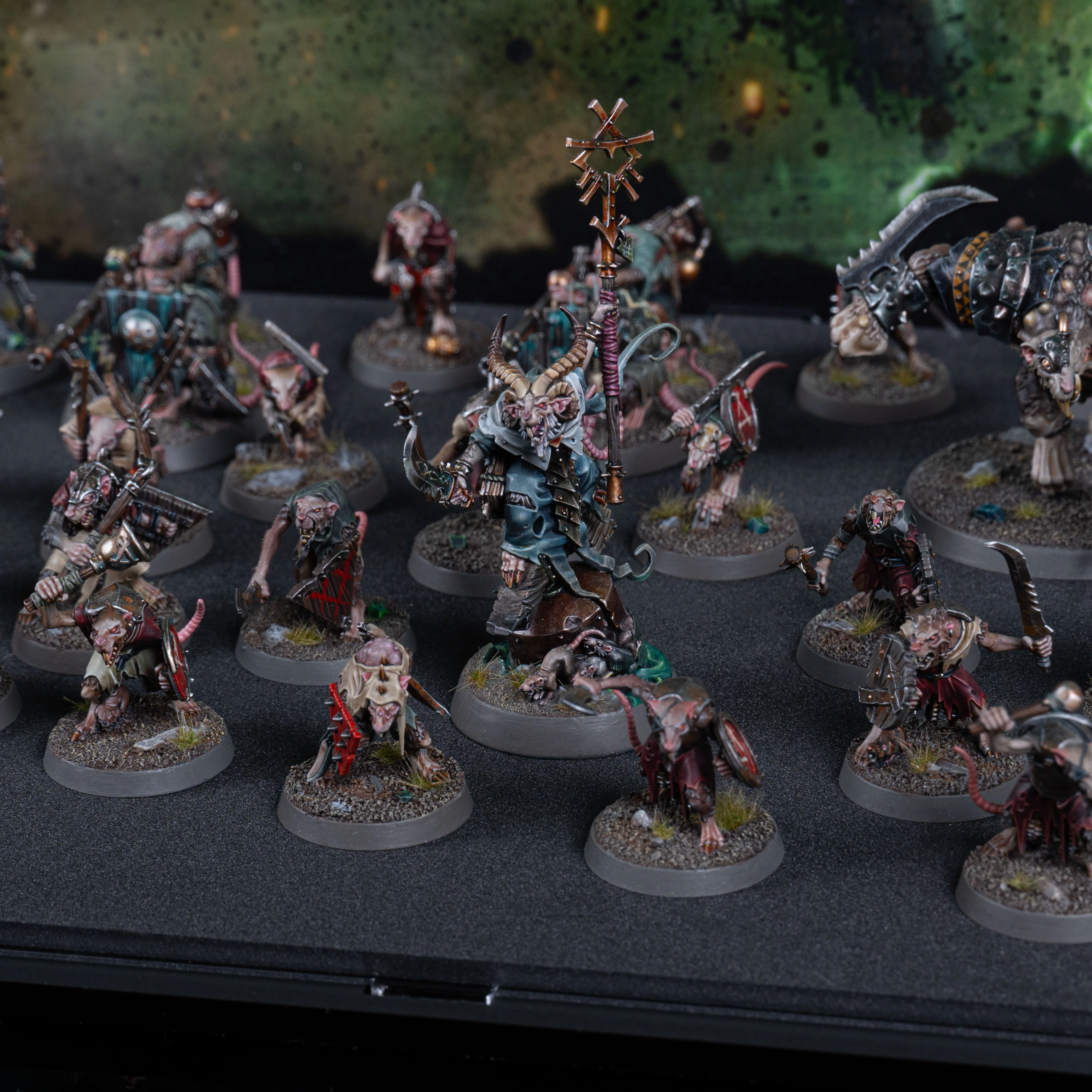 Limited Edition Display Case for Warhammer® Age of Sigmar: Skaventide - Skaven Army - Image 10