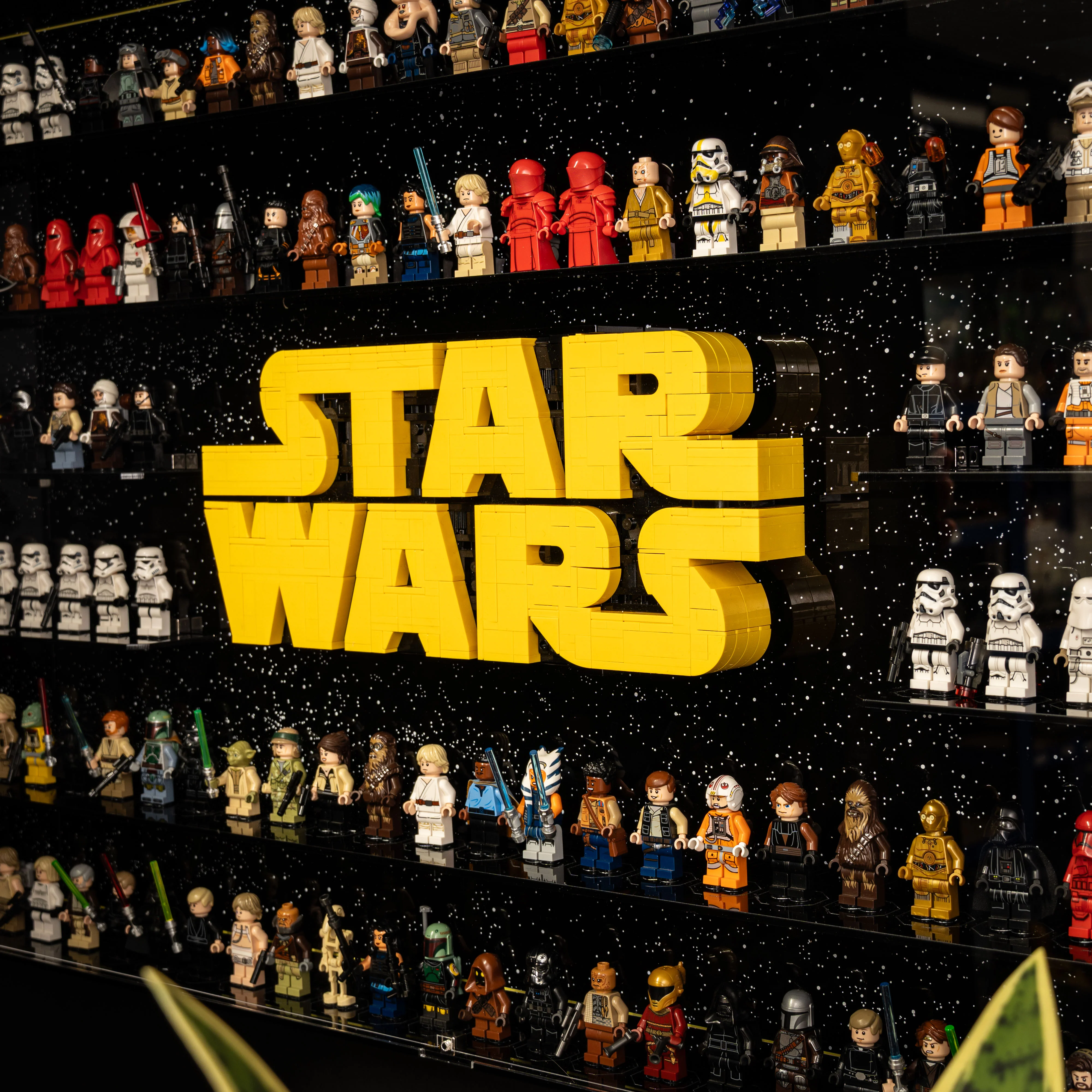 Wall Mounted Display Case for LEGO® Star Wars: Brick-Built Star Wars Logo & 124 Minifigures (75407) - Image 10