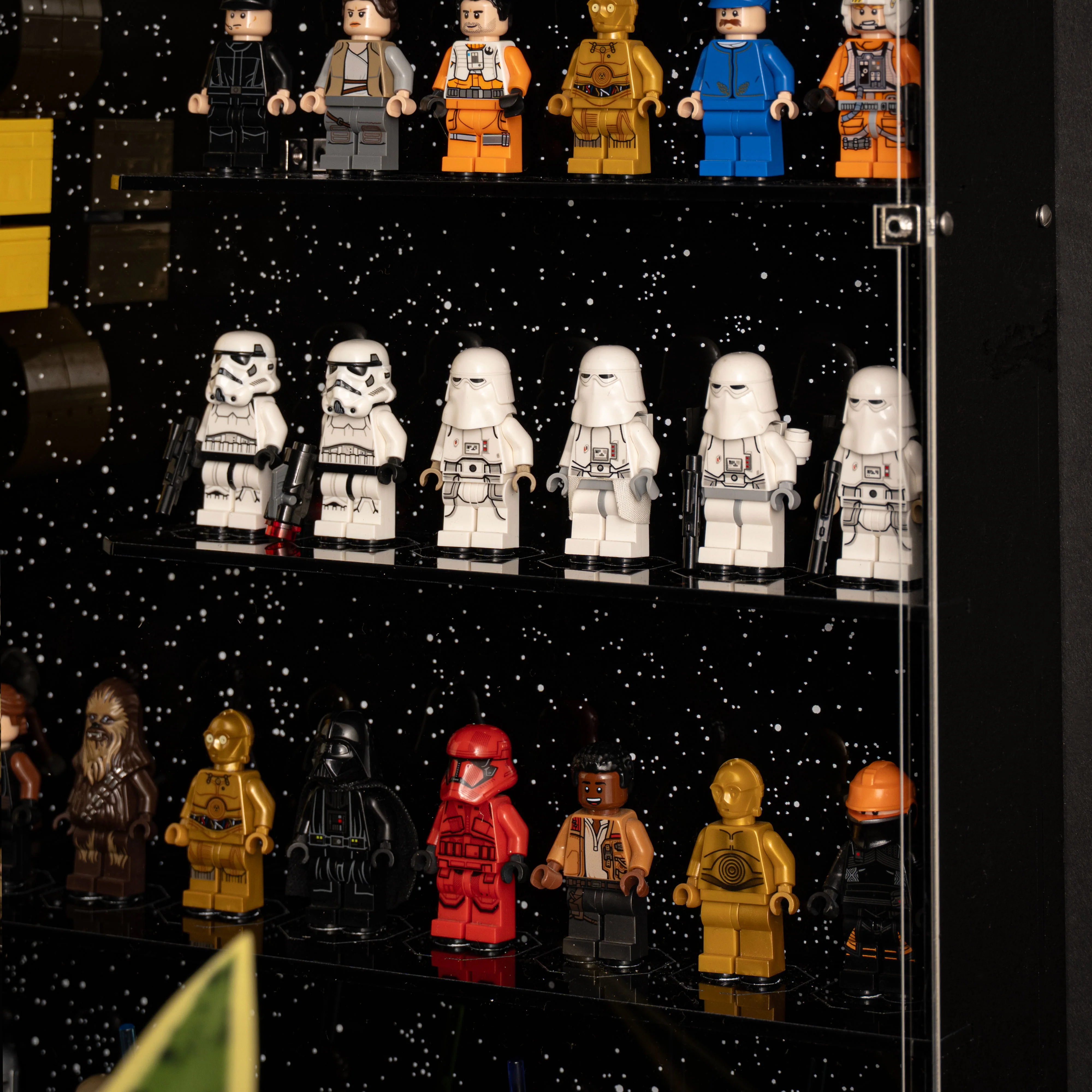 Wall Mounted Display Case for LEGO® Star Wars: Brick-Built Star Wars Logo & 124 Minifigures (75407) - Image 11