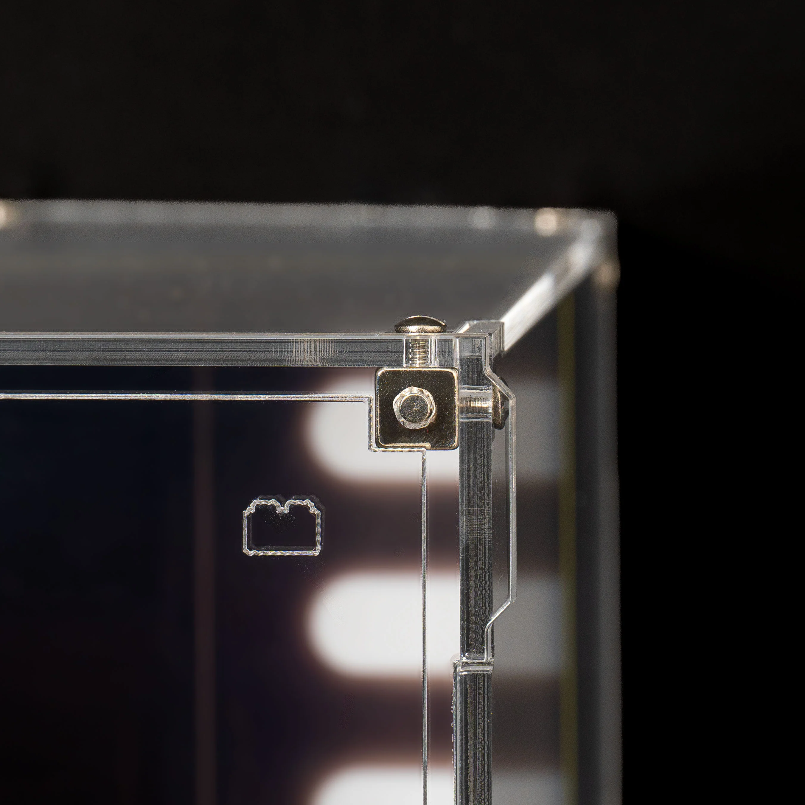 Wall Mounted Display Case for LEGO® Star Wars: K-2SO (75434) - Image 15