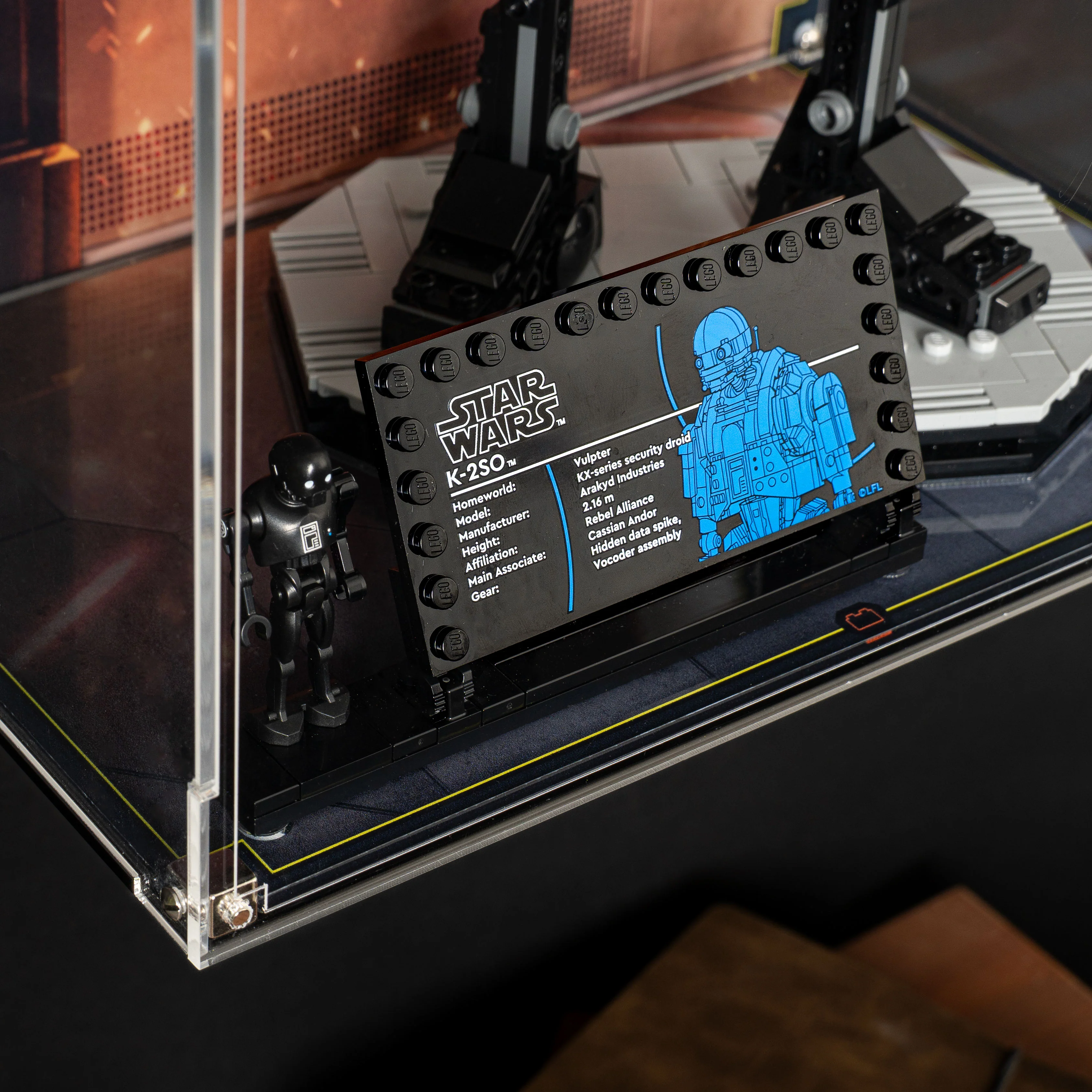 Wall Mounted Display Case for LEGO® Star Wars: K-2SO (75434) - Image 16