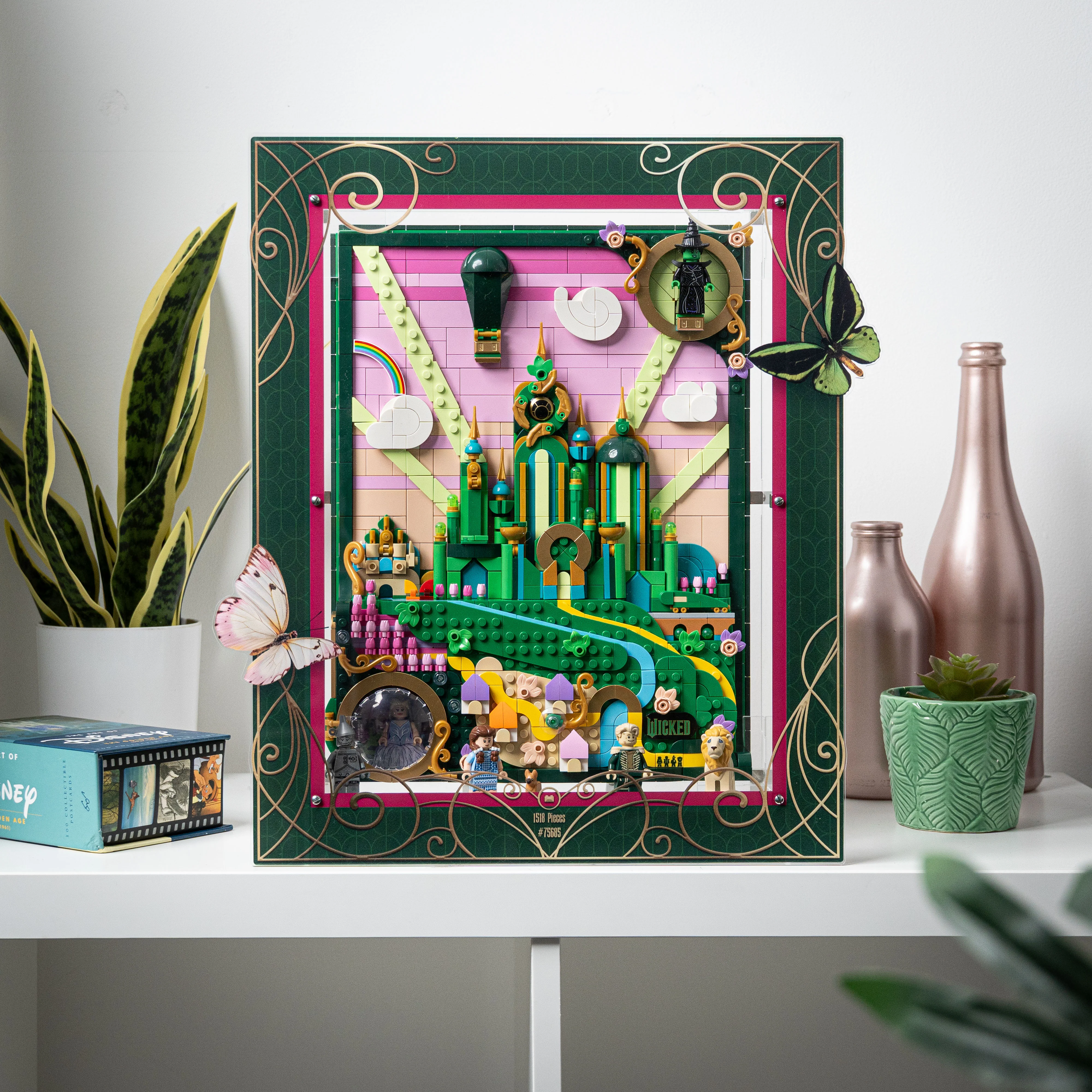 Wall Mounted Display Case for LEGO® Wicked: Emerald City Wall Art (75685) - Image 4