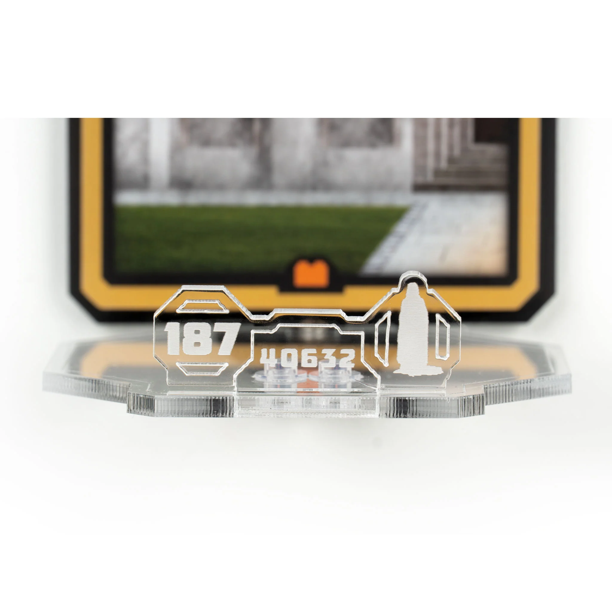 Wall mounted Display for LEGO® Brickheadz: Aragorn™ & Arwen™ (40632) - Image 4