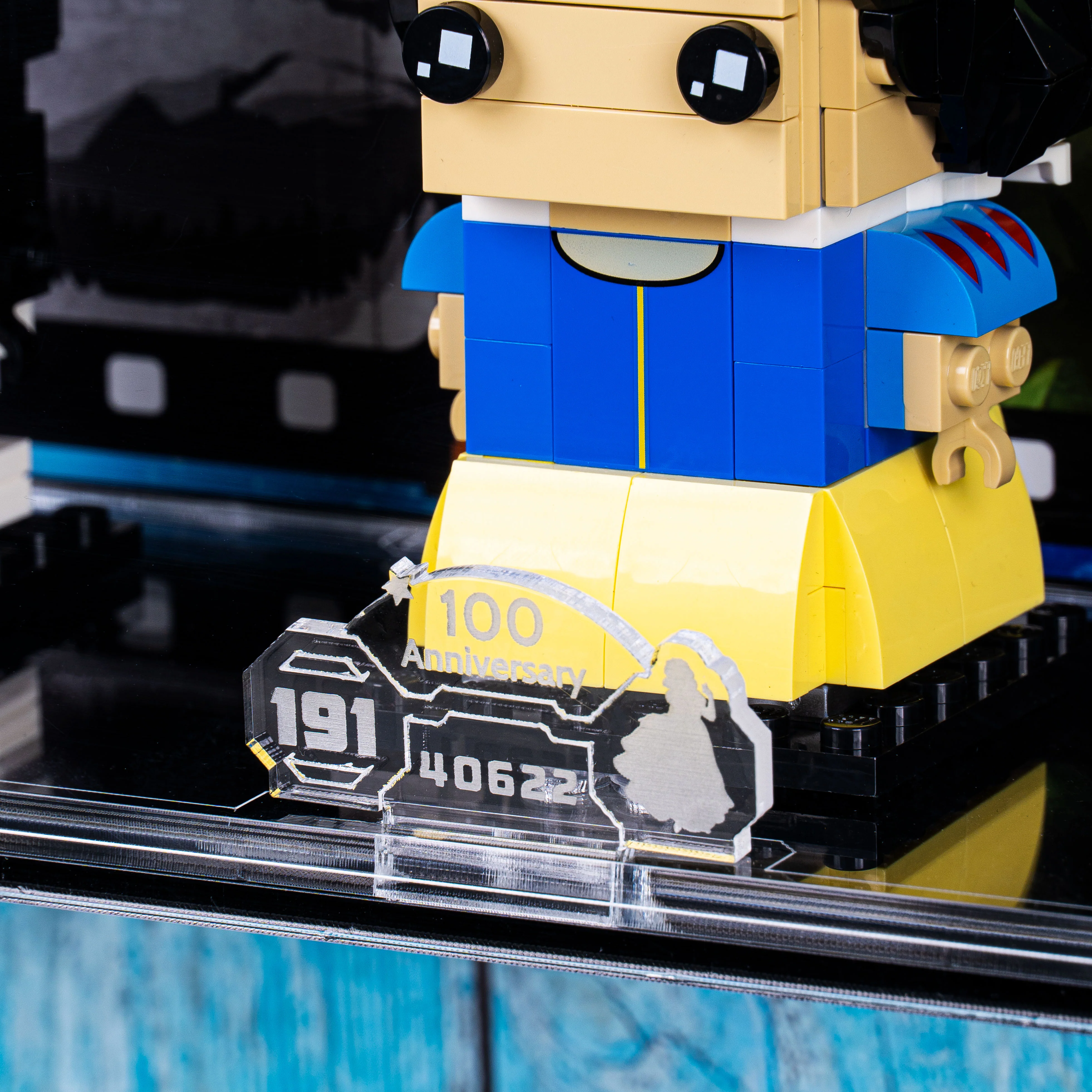 Wall Mounted Display Case for LEGO® Brickheadz Disney 100th Celebration (40622) - Image 9