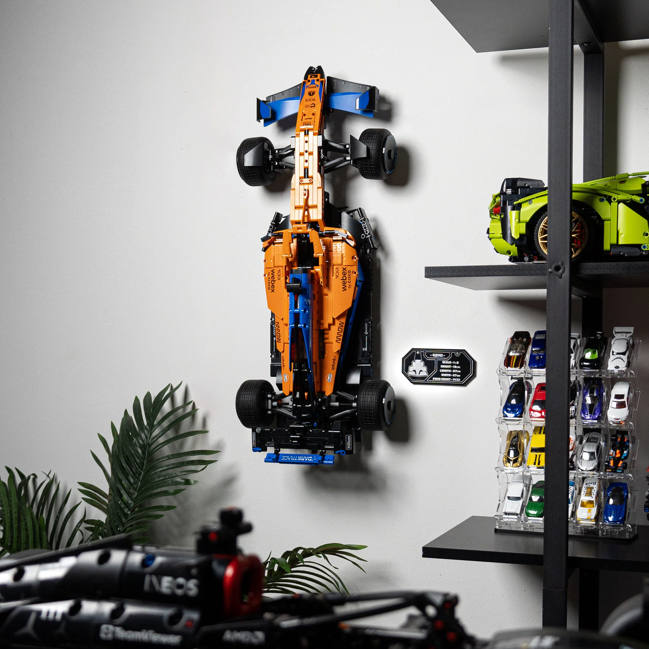 Wall Mounted Display Stand for LEGO® Technic™ McLaren Formula 1™ Race Car (42141) - Image 9